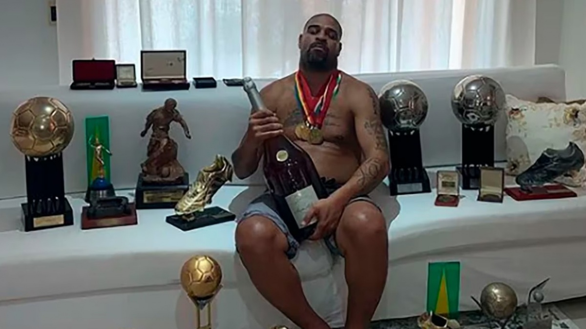 Kisah Adriano Sang Kaisar: Dianggap Dibunuh Gangster hingga Hilang di Piala Dunia 2022