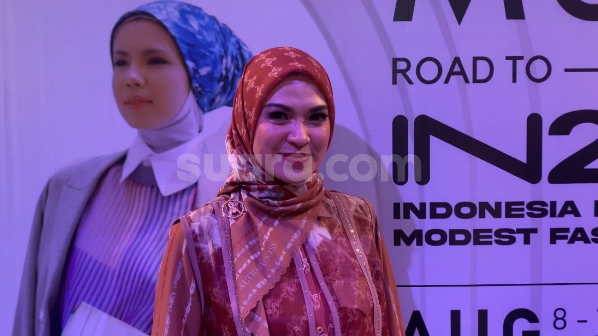 Anak Band Tapi Berhijab, Ini Cara Delia Septianti Tetap Tampil Trendi di Panggung