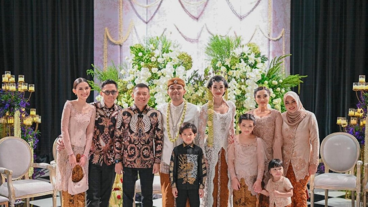 Harganya Tak Murah, Tas Sarah Menzel di Akad Pernikahan Aaliyah Massaid Bukan Produk Sembarangan