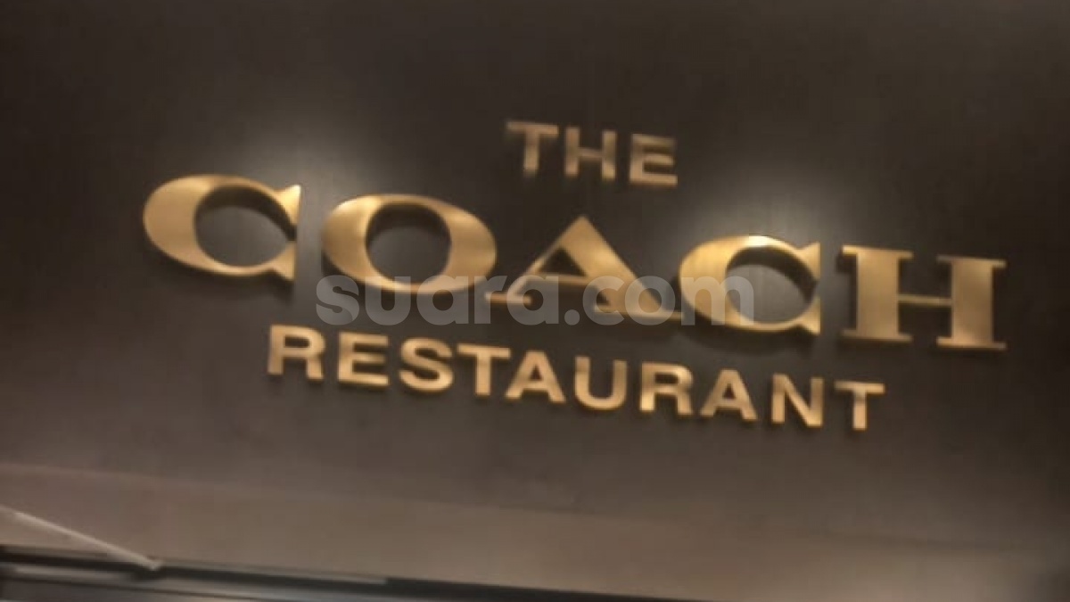 Menikmati Pengalaman Kuliner Bergaya New York di The Coach Restaurant Pertama di Dunia