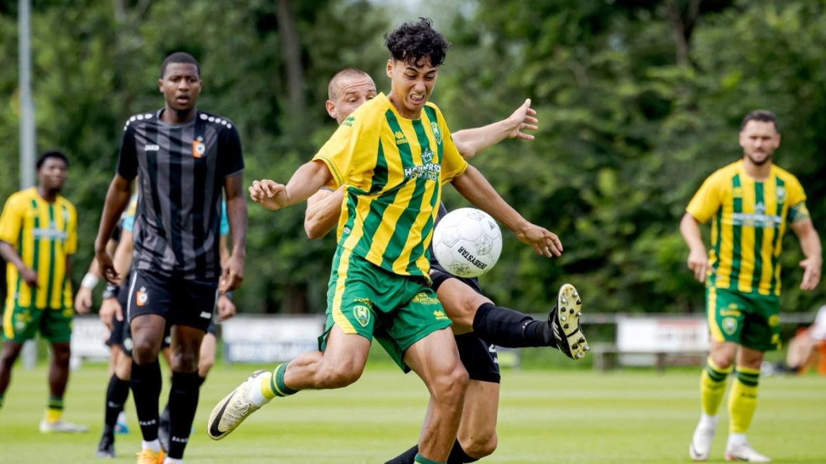 Rafael Struick Hadapi Hal Berat di Debut Starter Ado Den Haag, Kesal Digantikan Usai Teman Dapat Kartu Merah