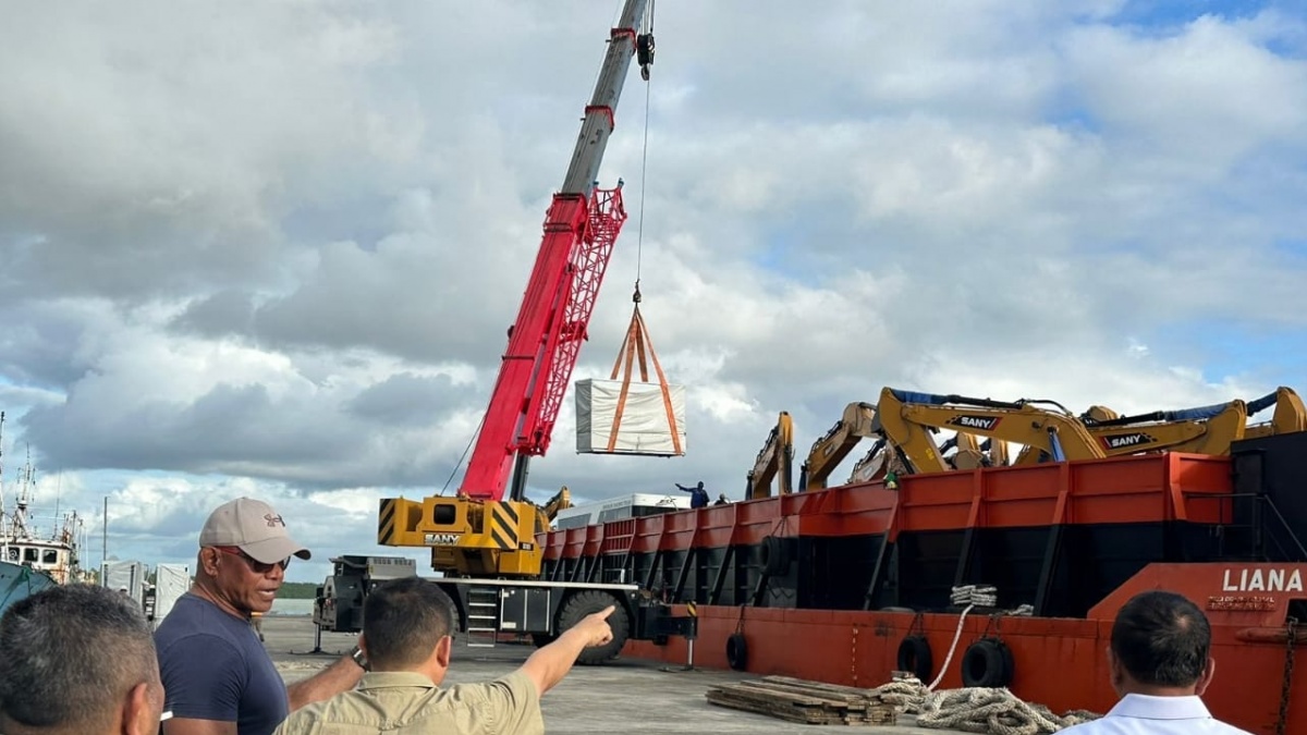 Garap Tugas Negara di Sektor Pertanian, Ribuan Excavator Pesanan Haji Isam Tiba di Papua