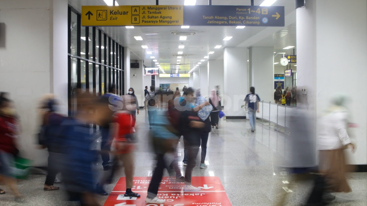 Harga BBM Terancam Melejit, Komisi V DPR Desak Pemerintah Stop WFH dan Revolusi Transportasi Publik!