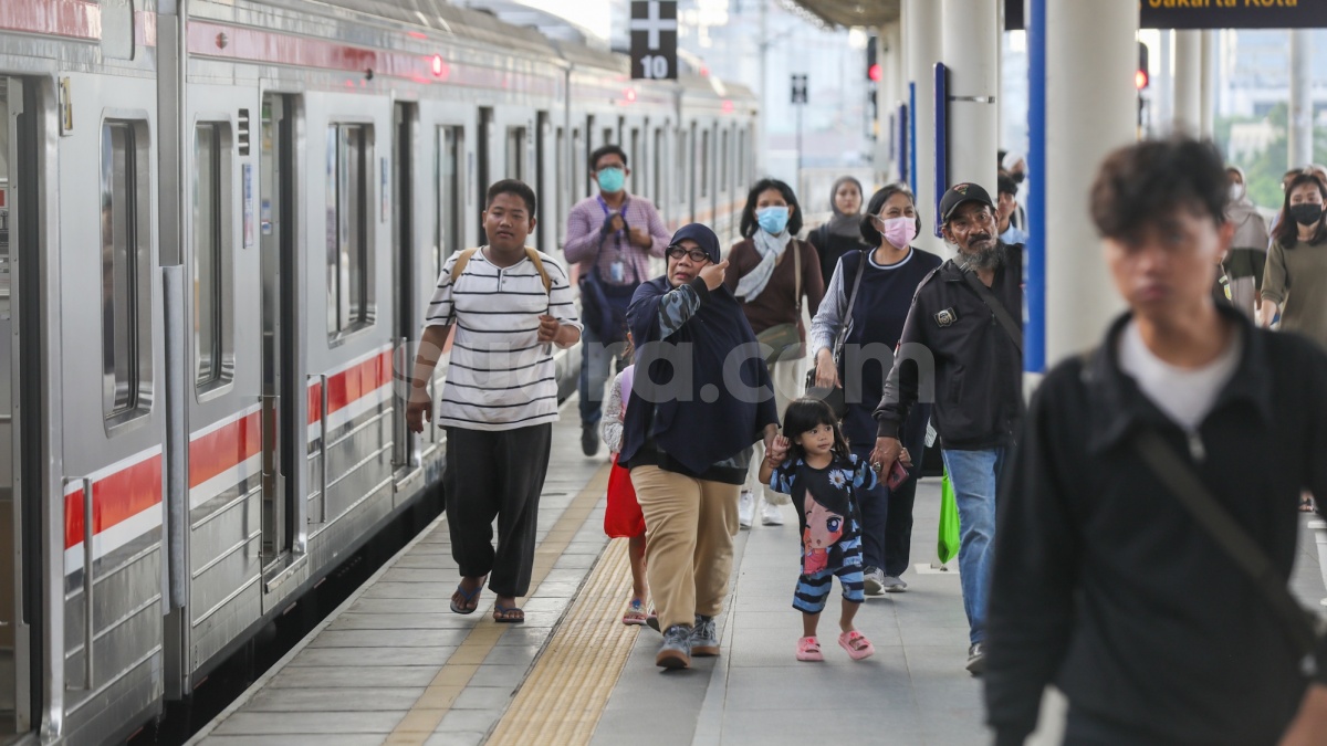 Penumpang KRL Jabodetabek Anjlok 29 Persen Akibat Kebijakan WFA