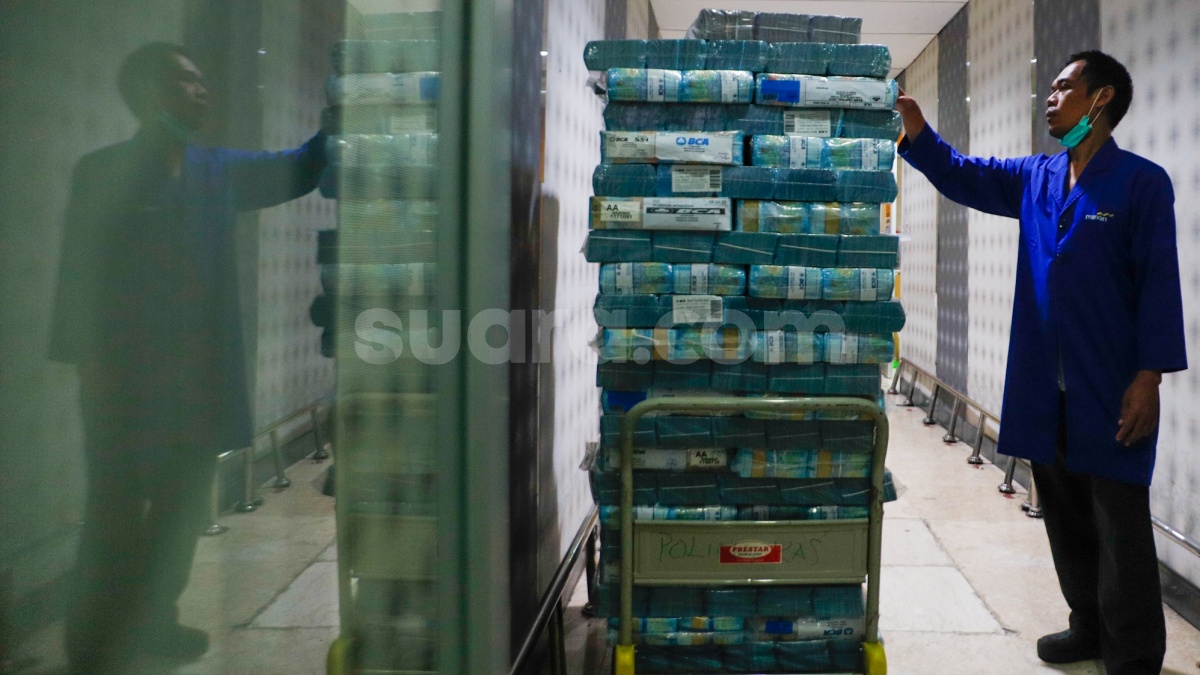 Rupiah Kembali Menguat pada Jumat Sore