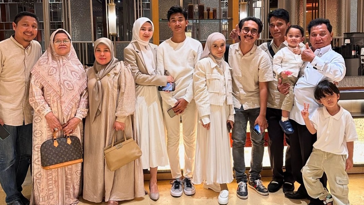 Dituding Sengaja 'Singkirkan' Rizky Billar, Ayah Lesti Kejora Bongkar Fakta di Balik Foto Keluarga