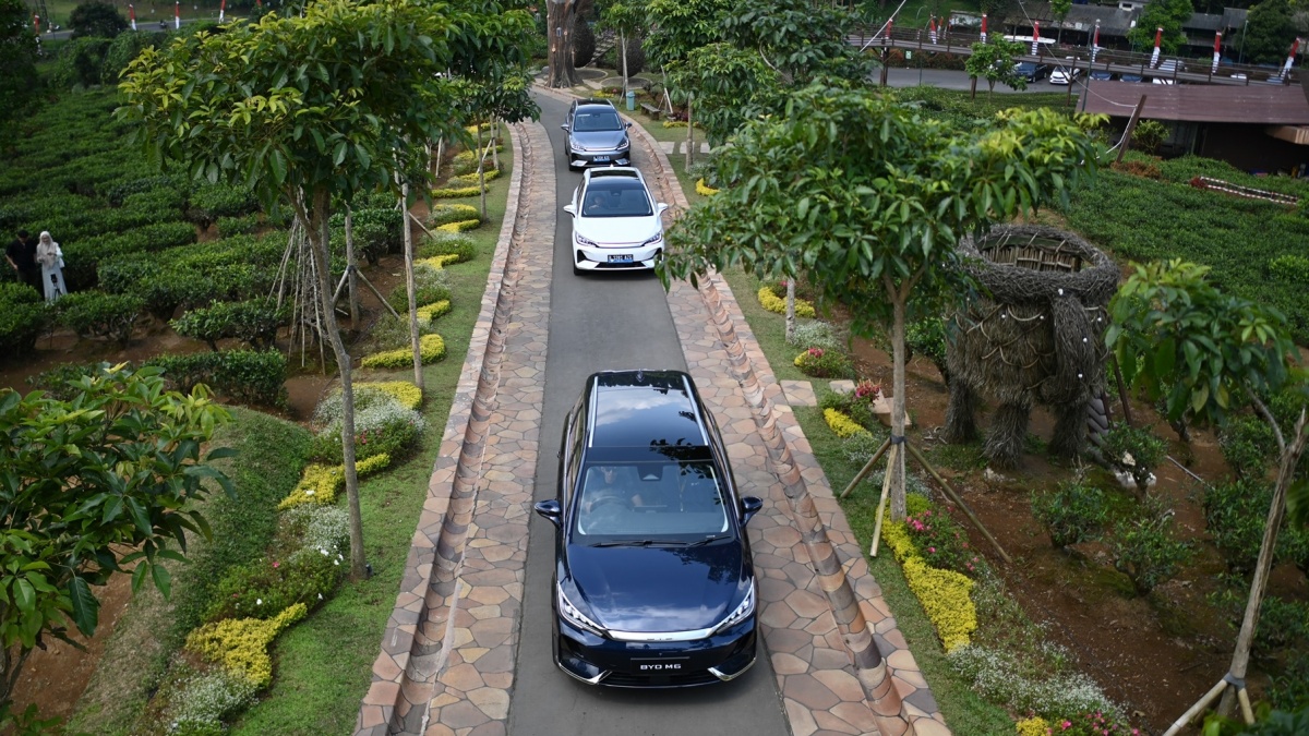 BYD M6, Mobil Listrik Paling Menggebrak di 2024