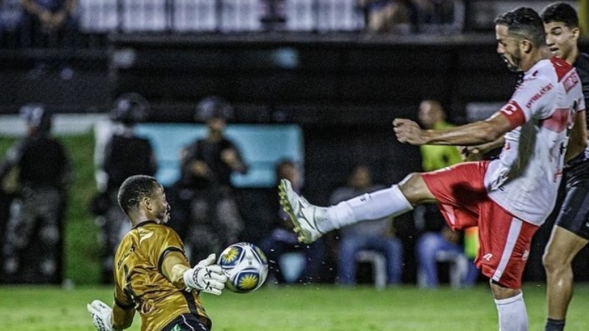 Statistik Carlos Eduardo Kiper Anyar Persija: 7132 Menit Bermain, 21 Clean Sheat