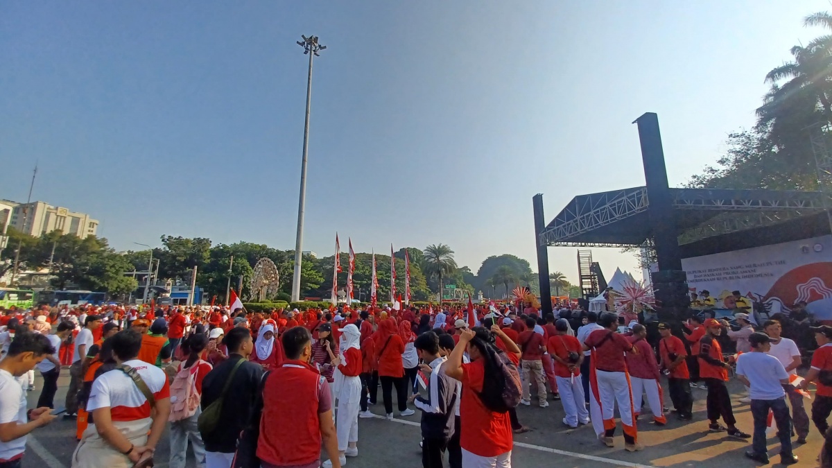 HUT ke-80 TNI di Monas, DLH DKI Kerahkan 2.100 Petugas Kebersihan