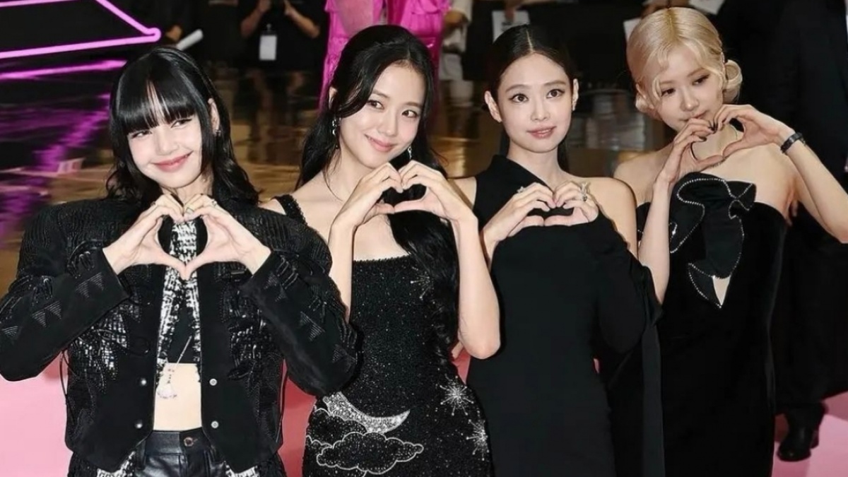 Rayakan Hari Jadi Ke-8, Intip Penampilan Memukau Serba Hitam  BLACKPINK di Seoul: Lisa Beda Sendiri