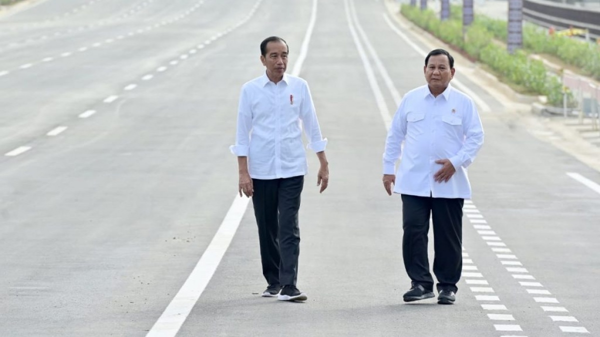 Perbedaan Mencolok Hampers Jokowi dan Prabowo: Camilan Tradisional vs Bahan Dapur