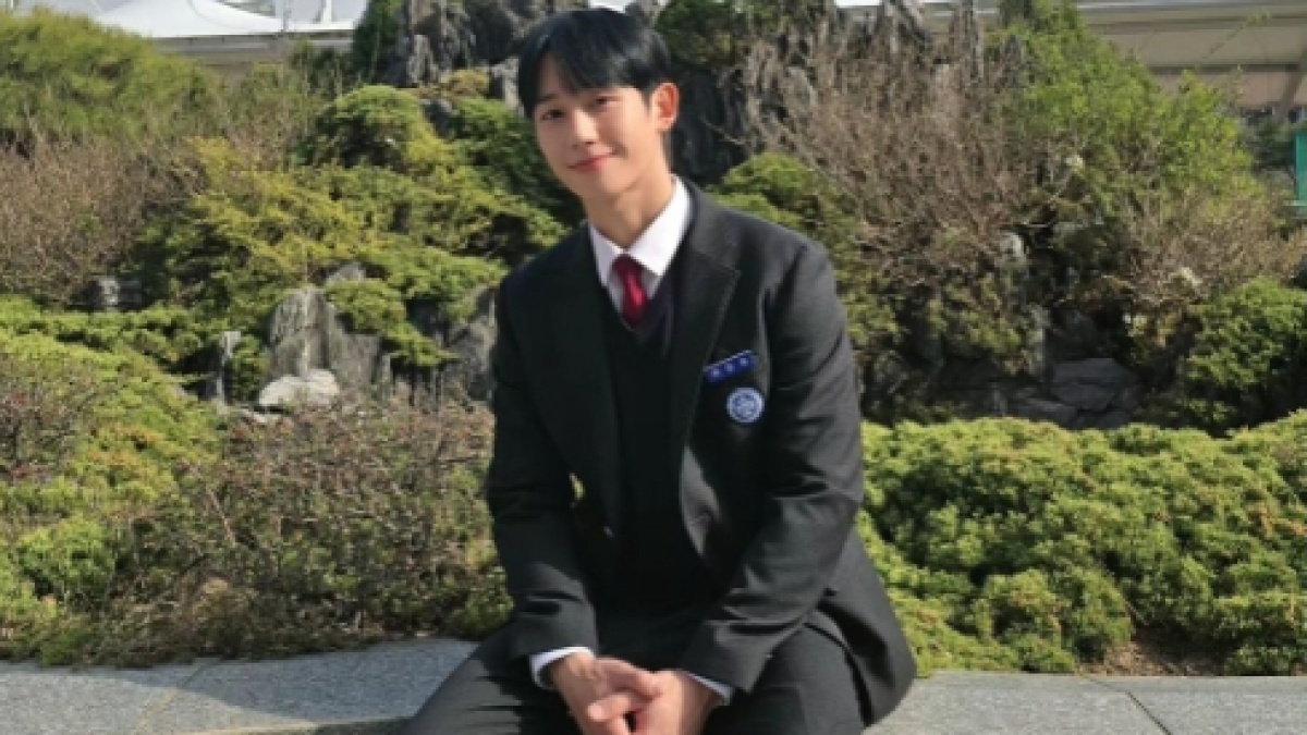 Jelang Fan Meeting Besok, Jung Hae In Sapa Fans Indonesia