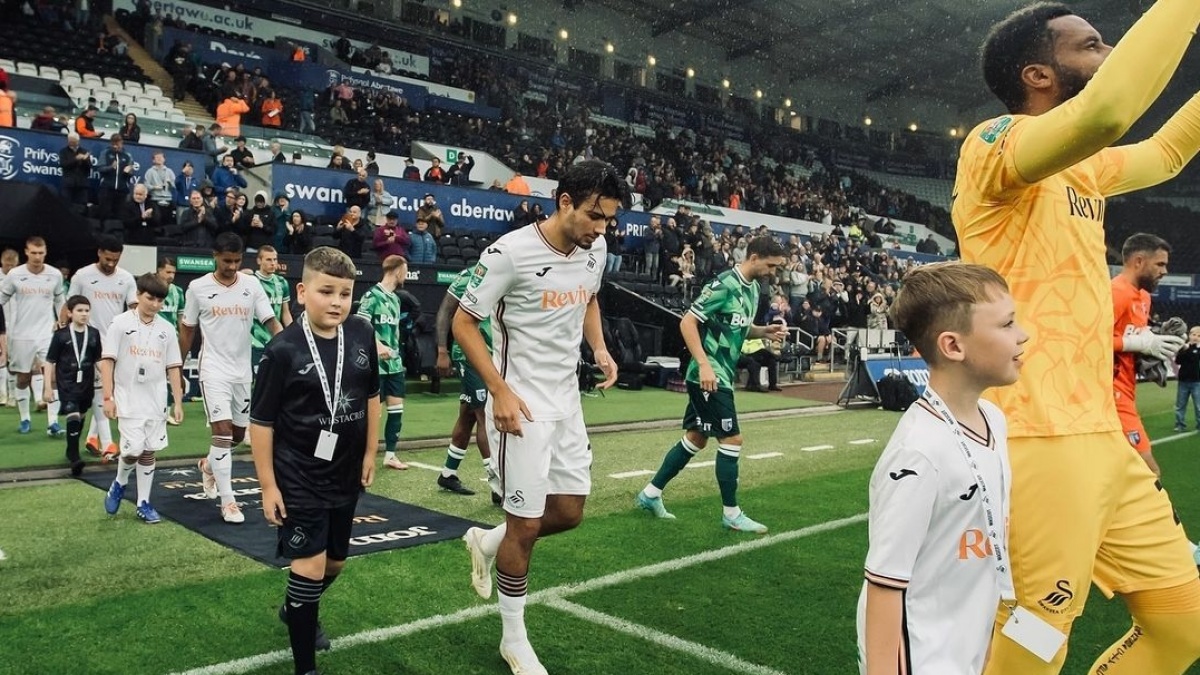 Sempat Dirugukan, Swansea City Kini Malah Didesak Pertahankan Nathan Tjoe-A-On