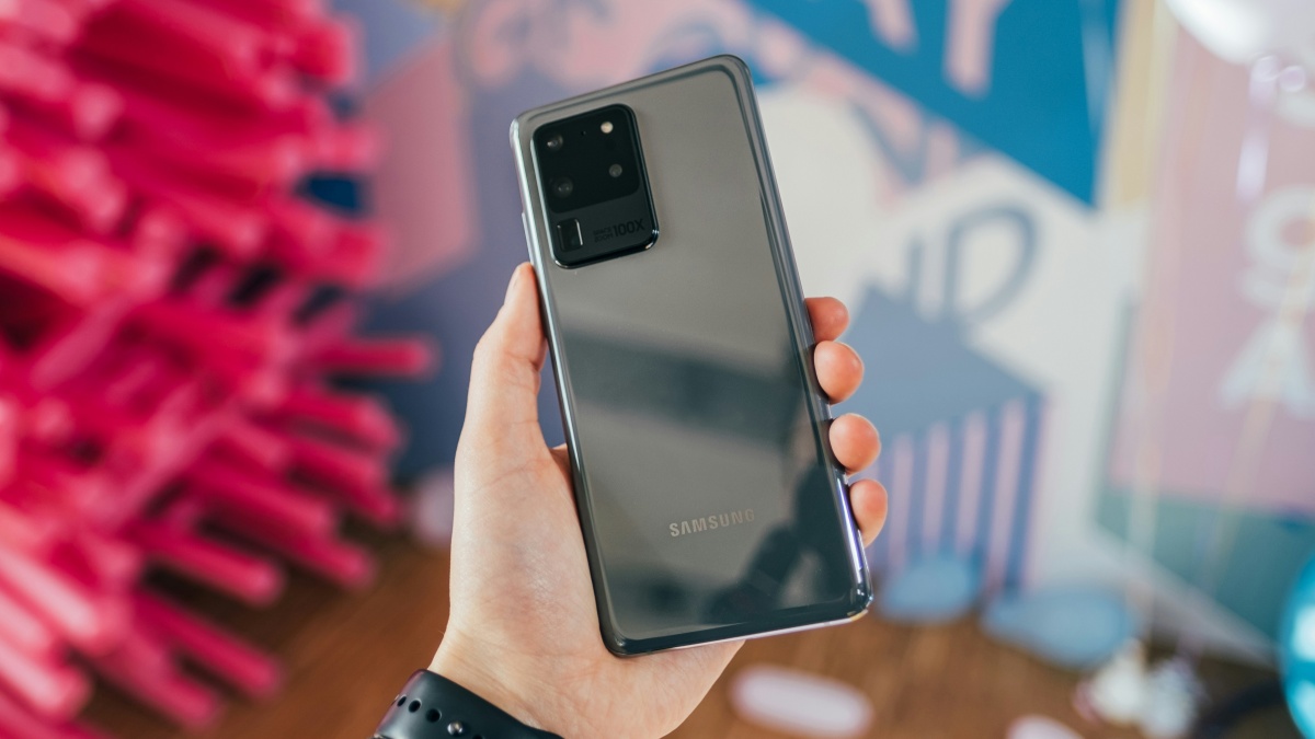 Kenapa HP Samsung Tak Bisa Edit Wajah dan Sematkan Watermark di Konten AI