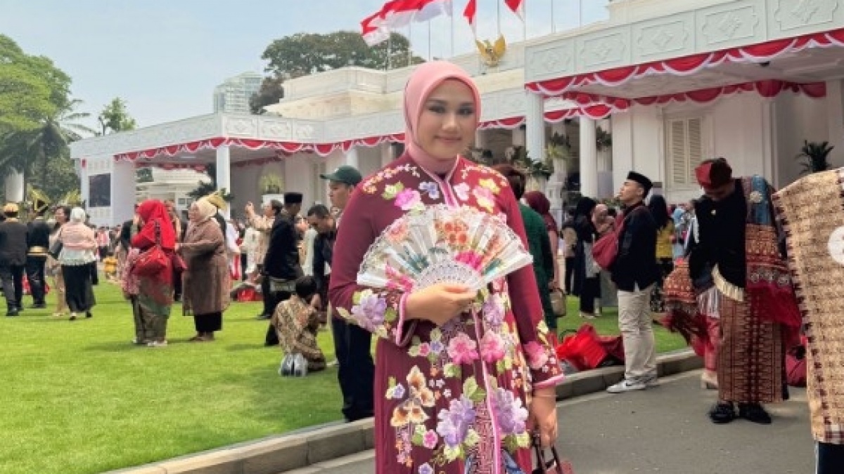 Sosok Shania Gudono Adik Erina, Kerja di BUMN Tenteng Tas Belasan Juta Saat HUT RI