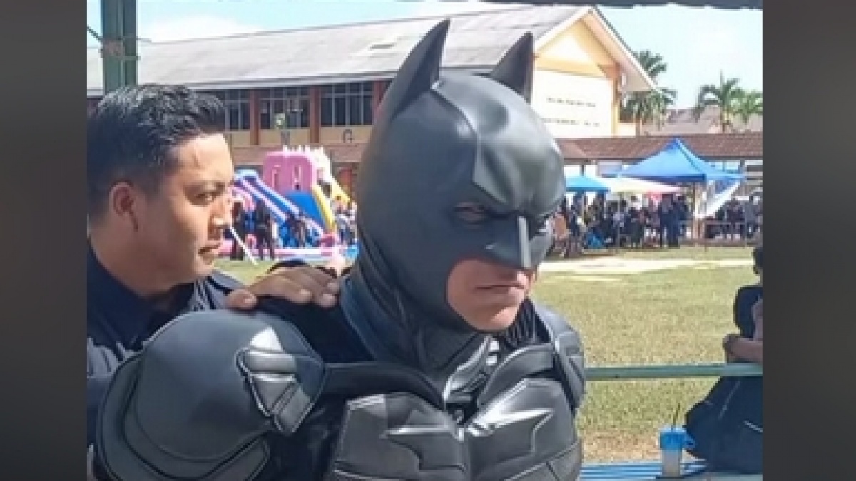 Batman Ditangkap Polisi Malaysia, Apa Kesalahannya?