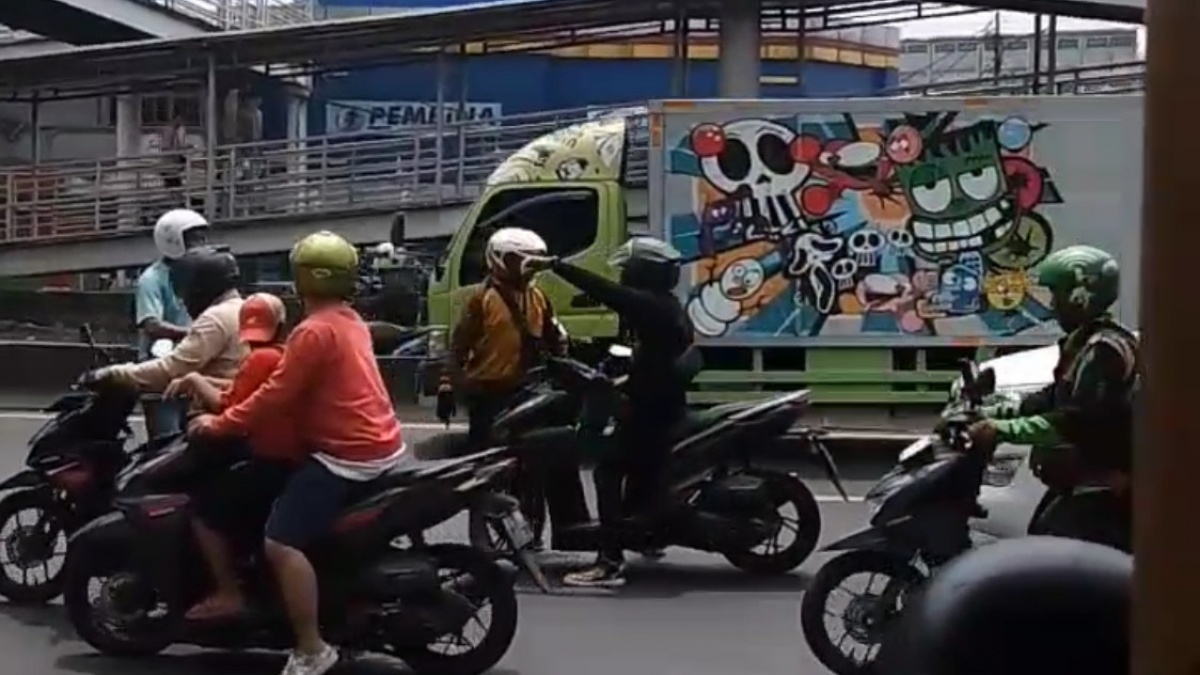 Komplotan Begal 7 Kali Beraksi di Jakarta Nyamar Debt Collector, Korbannya 'Dibuang' ke Flyover!
