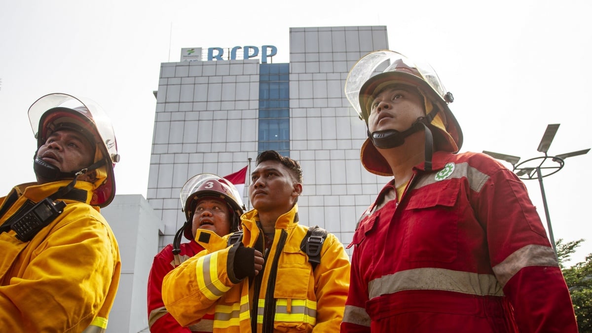 BREAKING NEWS: RSPP Jakarta Kebakaran, Belasan Mobil Damkar Meluncur ke Lokasi