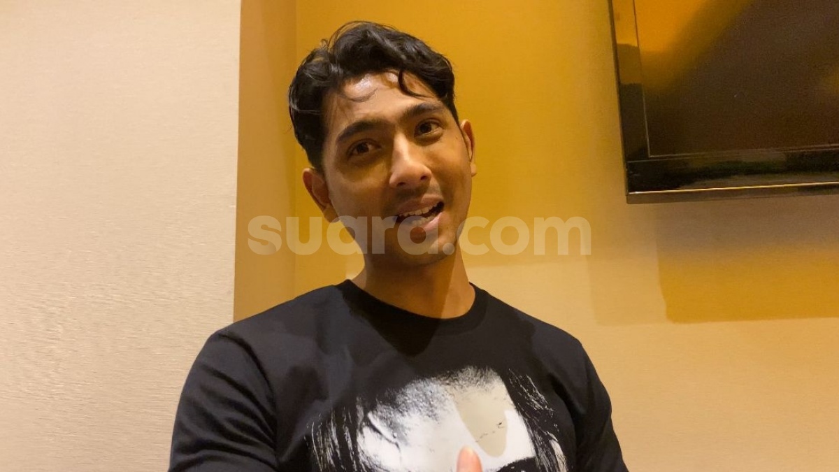 Lari Terbirit-birit Saat Ditemui Wartawan, Adab Arya Saloka Jadi Gunjingan