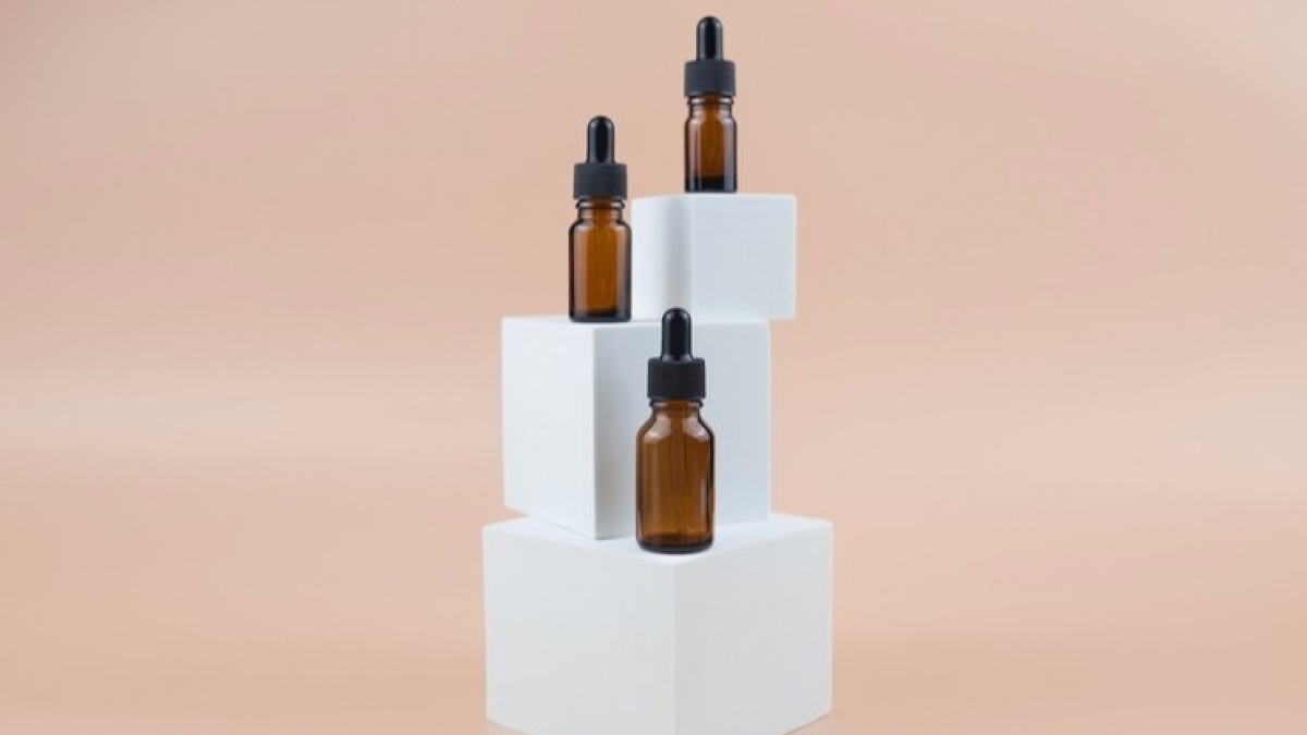 Perbedaan Peeling Serum vs Exfoliating Toner, Mana yang Lebih Cepat Mencerahkan?