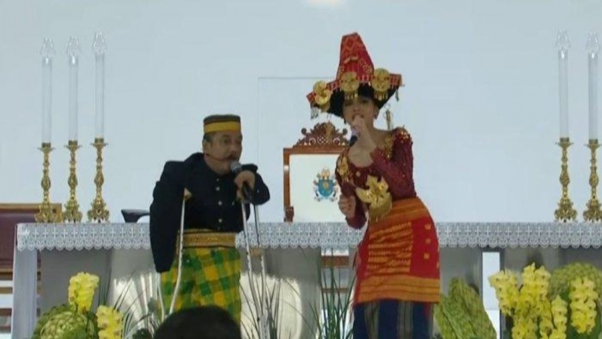 Adab Lyodra ke Anton Jamaica Cafe di Misa Akbar Paus Fransiskus Jadi Omongan
