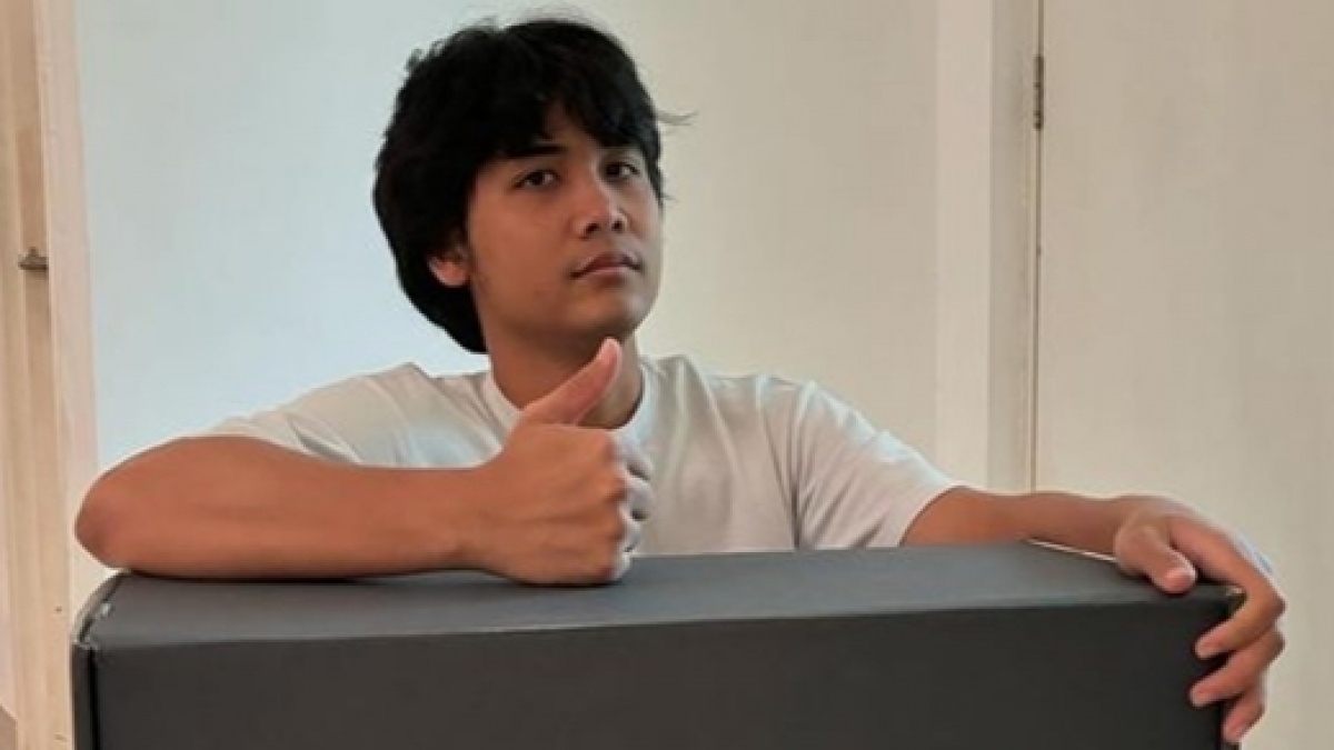 Bintang Emon Cari Keberadaan Anggota DPR: Denger-Denger Ada yang Cabut ke Luar Negeri