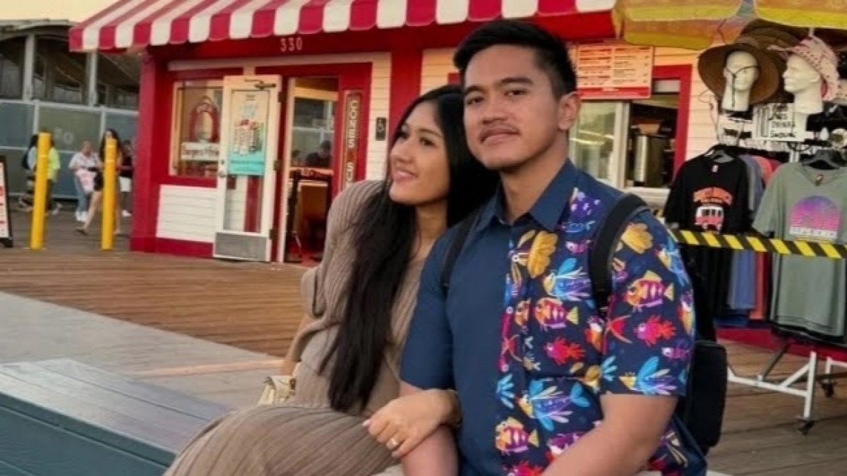 Bukan Jet Pribadi, Jubir Sebut Kaesang Dan Erina Pulang Dari AS Naik Pesawat Komersil