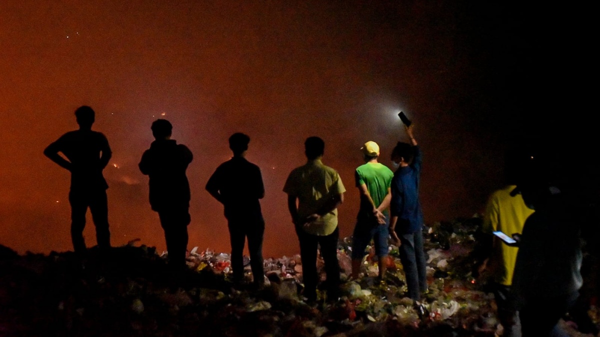 Dua Hari Berturut, Langit Kelapa Gading Tercemar Asap Kebakaran Sampah