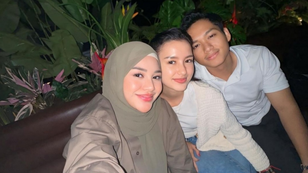 Sarah Menzel Berangkat ke Inggris untuk Kuliah, Aurel Hermansyah: Bangga Banget Sama Kamu!