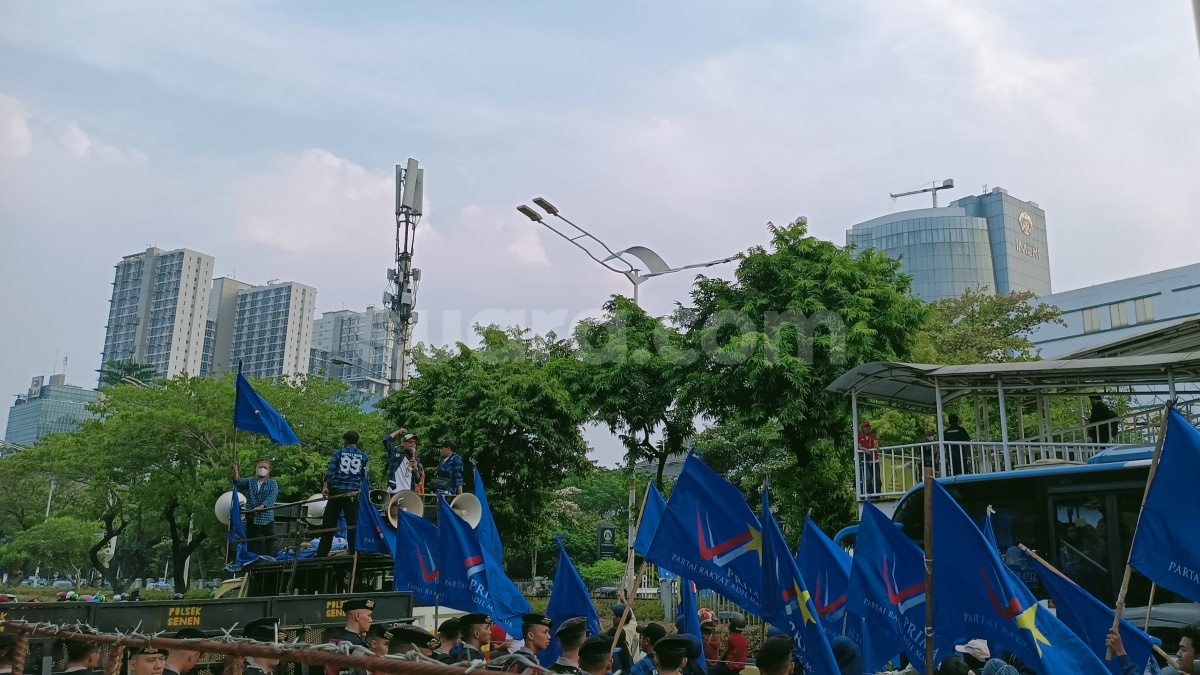 Meluber di KPU Bikin Jalanan Macet, Massa Kader Partai Prima: Kehadiran Kami Dukung RK - Suswono