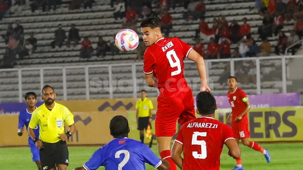 11 Pertandingan 7 Gol, Jens Raven Layak Bela Timnas Senior?