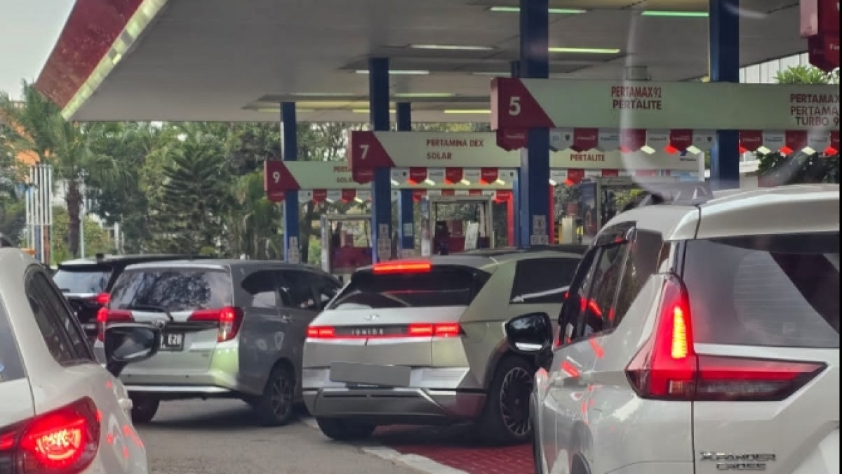 Potret Antrean SPBU Jadi Sorotan, Mobil Salah Habitat Jadi Biangnya