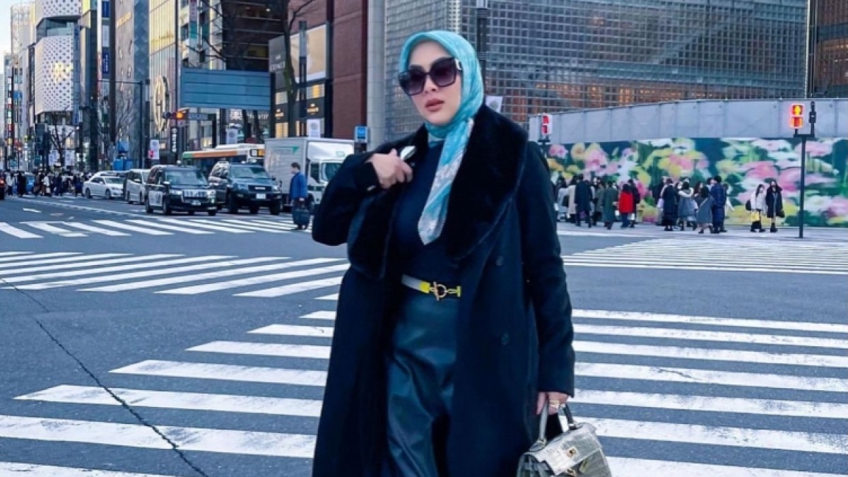Gebrakan Syahrini Pakai Tas Hermes Seharga 4 Rumah, Netizen: Hartanya Nggak Habis