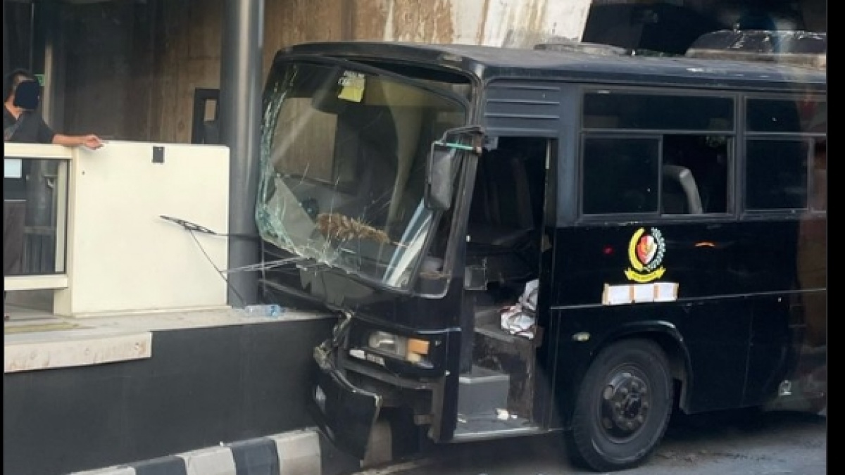 Bus Tabrak Halte Busway di Petamburan Gegara Rem Blong, Paspampres Minta Maaf