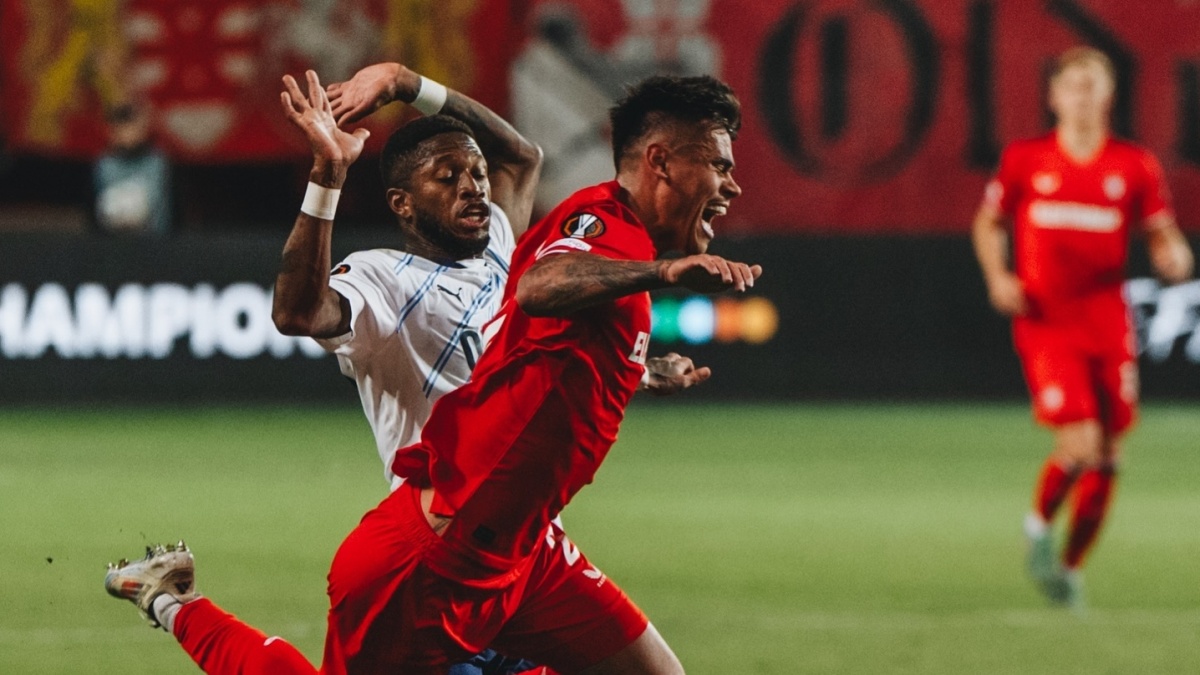 Mees Hilgers Hampir Cetak Gol, Tapi Ditarik ke Luar Lapangan di Menit Akhir karena...