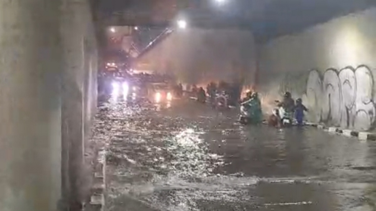 Jalan Sholeh Iskandar Macet Parah, Ini Dia Biang Keroknya