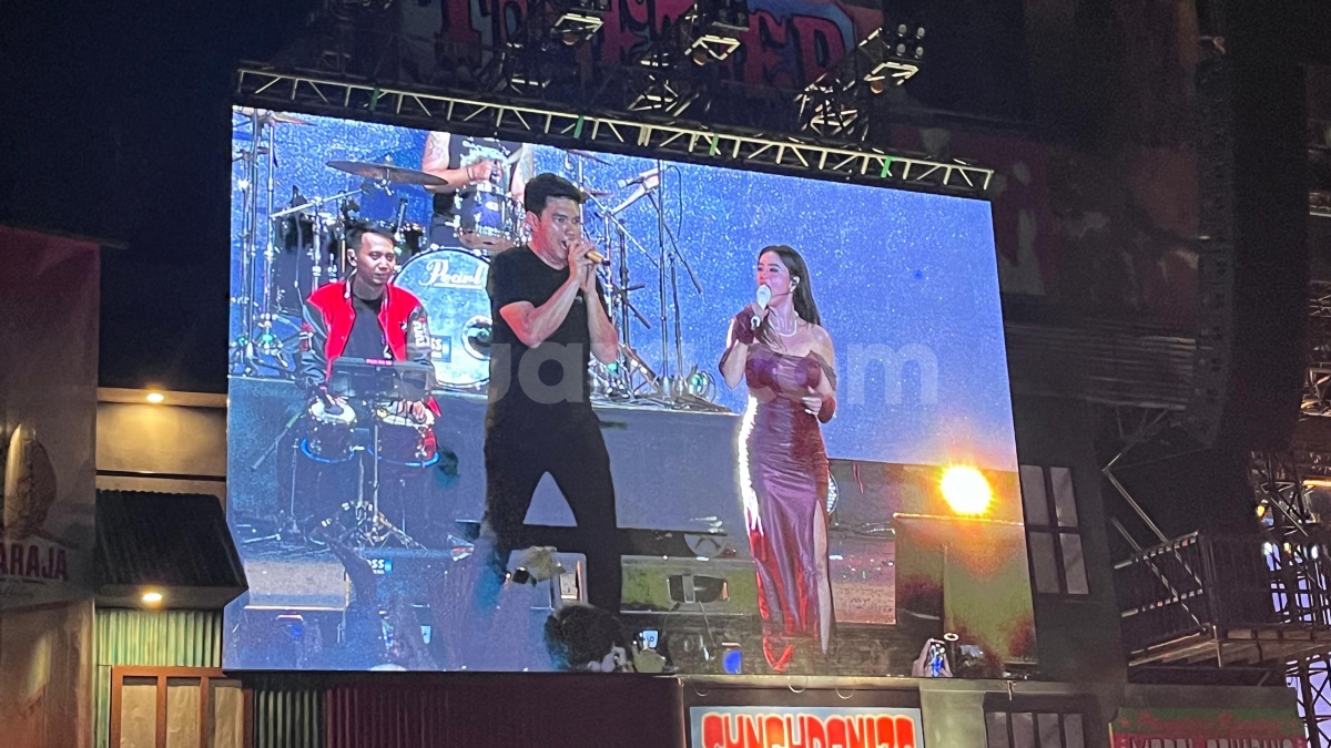 Dewi Perssik dan Aldi Taher 'Satu Pelaminan' Lagi di Synchronize Fest 2024