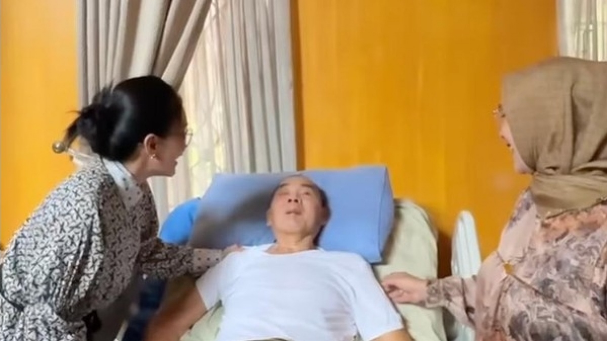 Mat Solar Bajaj Bajuri Sakit Apa? Momen Haru Dijenguk Rieke Diah Pitaloka