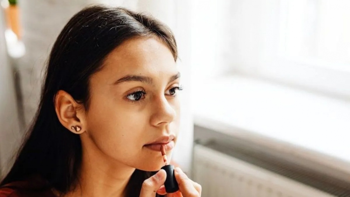 Cara Memilih Warna Lipstik Sesuai Warna Kulit Biar Terlihat Cantik!