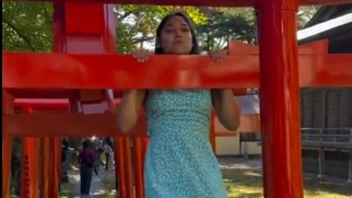 Heboh! Influencer Ini Dikecam Karena Latihan Fisik di Gerbang Kuil Suci Jepang
