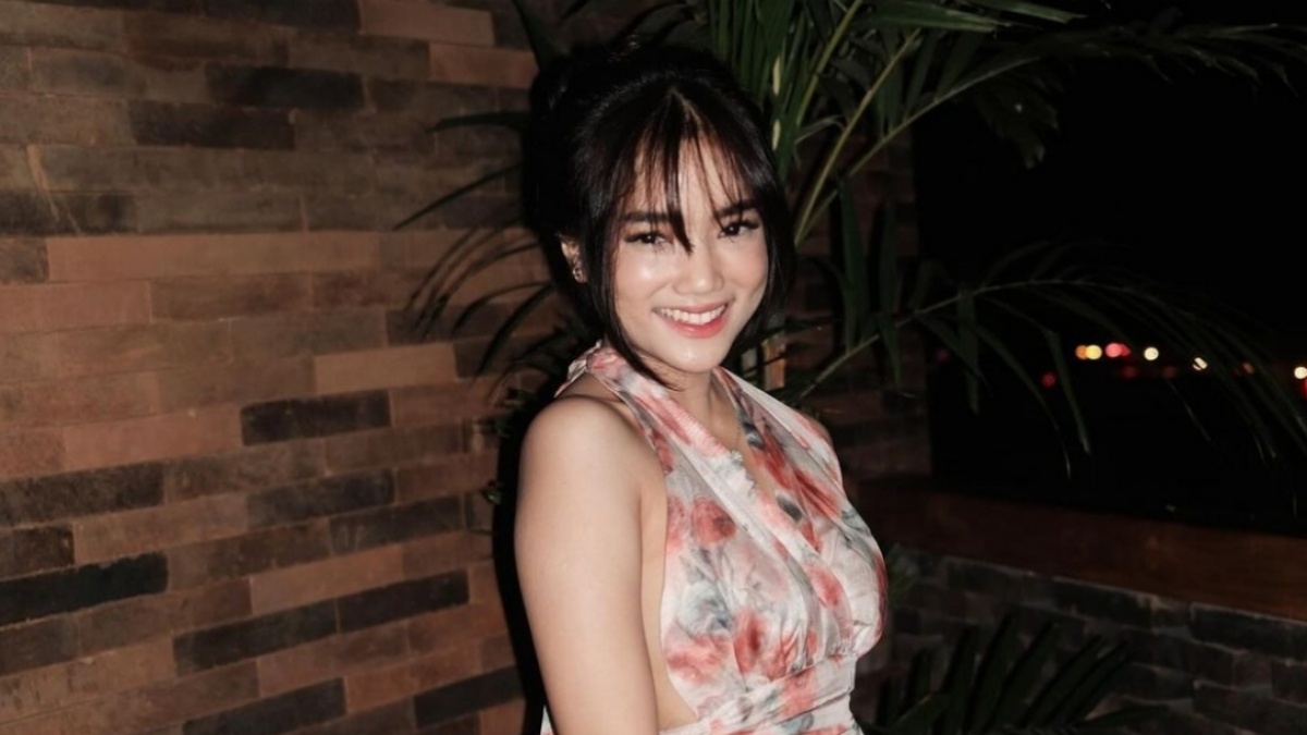 Dikunjungi Ibu, Cara Makan Fuji Jadi Gunjingan Netizen: Sendoknya Cuma Satu?