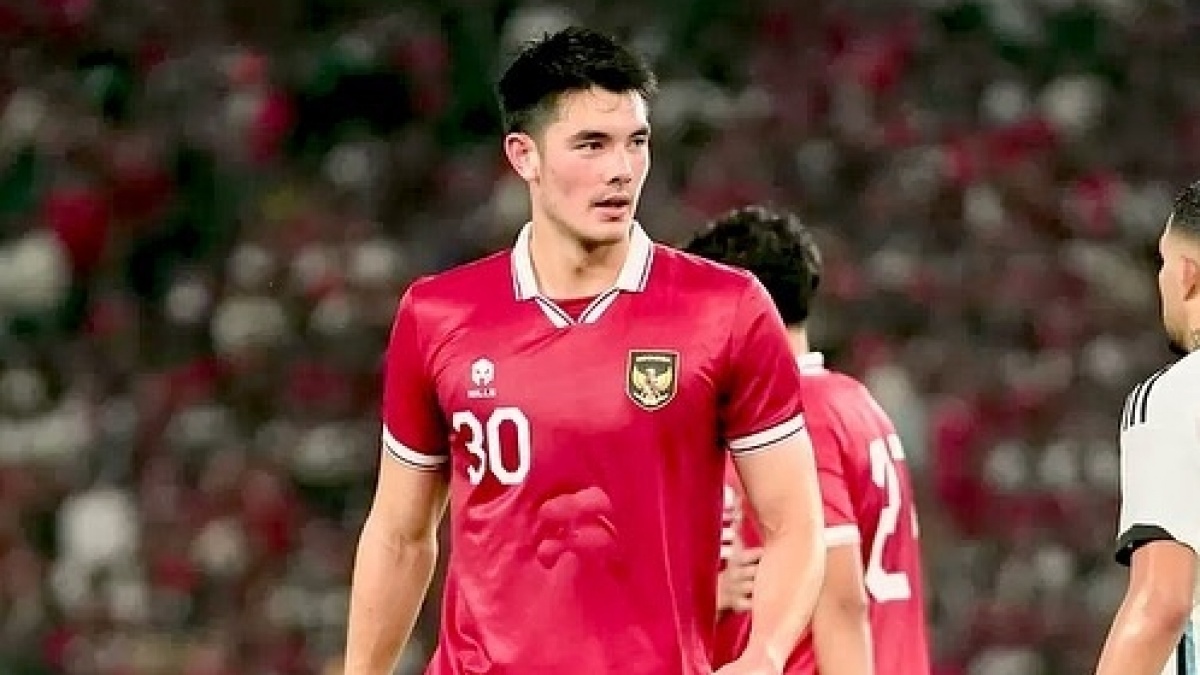 Muncul Foto Elkan Baggott Rangkul Kapten Timnas Jepang, Bisa Main?