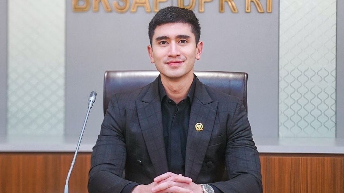 Public Speaking Verrell Bramasta di Rapat DPR Bikin Tercengang, Profil Mentereng Orang Tuanya Ikut Disorot