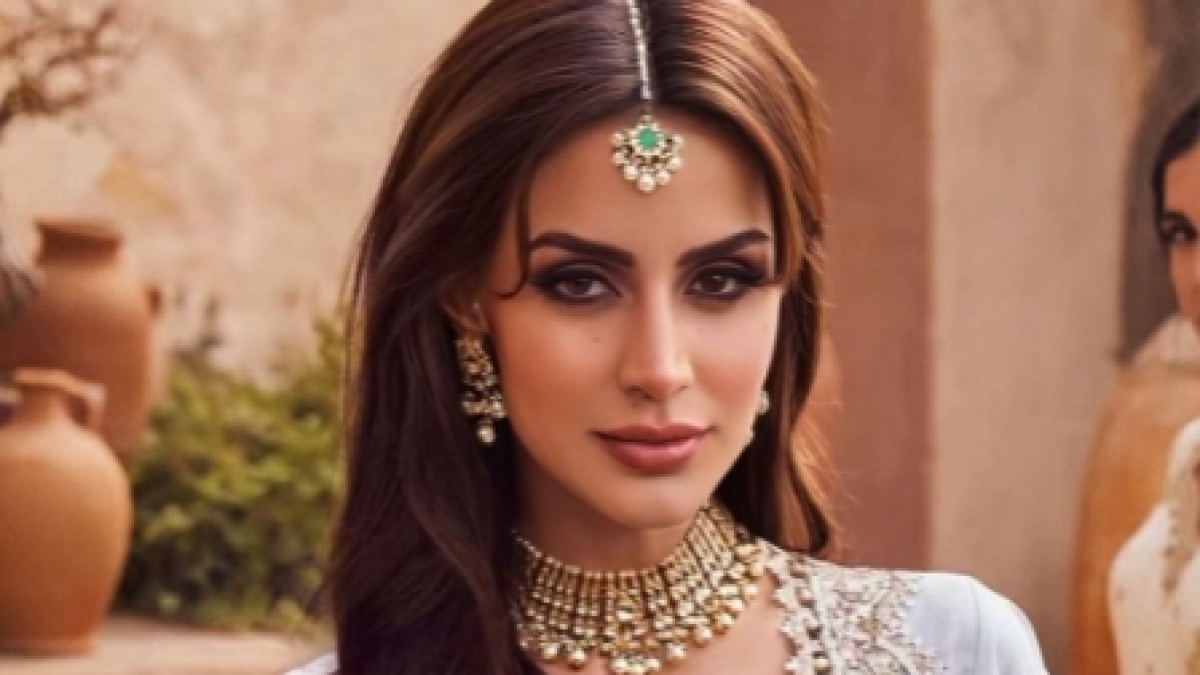 7 Fakta Larissa Bonesi, Artis India yang Dirumorkan Bakal Jadi Calon Menantu Shah Rukh Khan