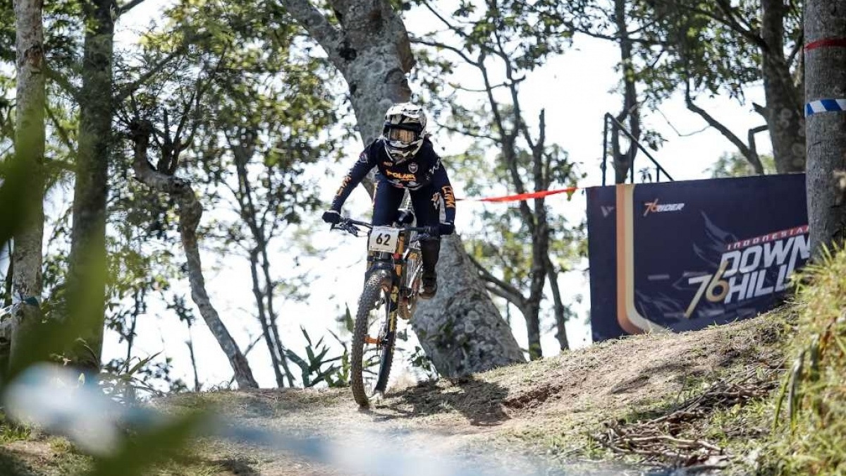 Downhiller Elite Perebutkan Juara Umum 76 Indonesian Downhill 2024 di Klemuk Bike Park