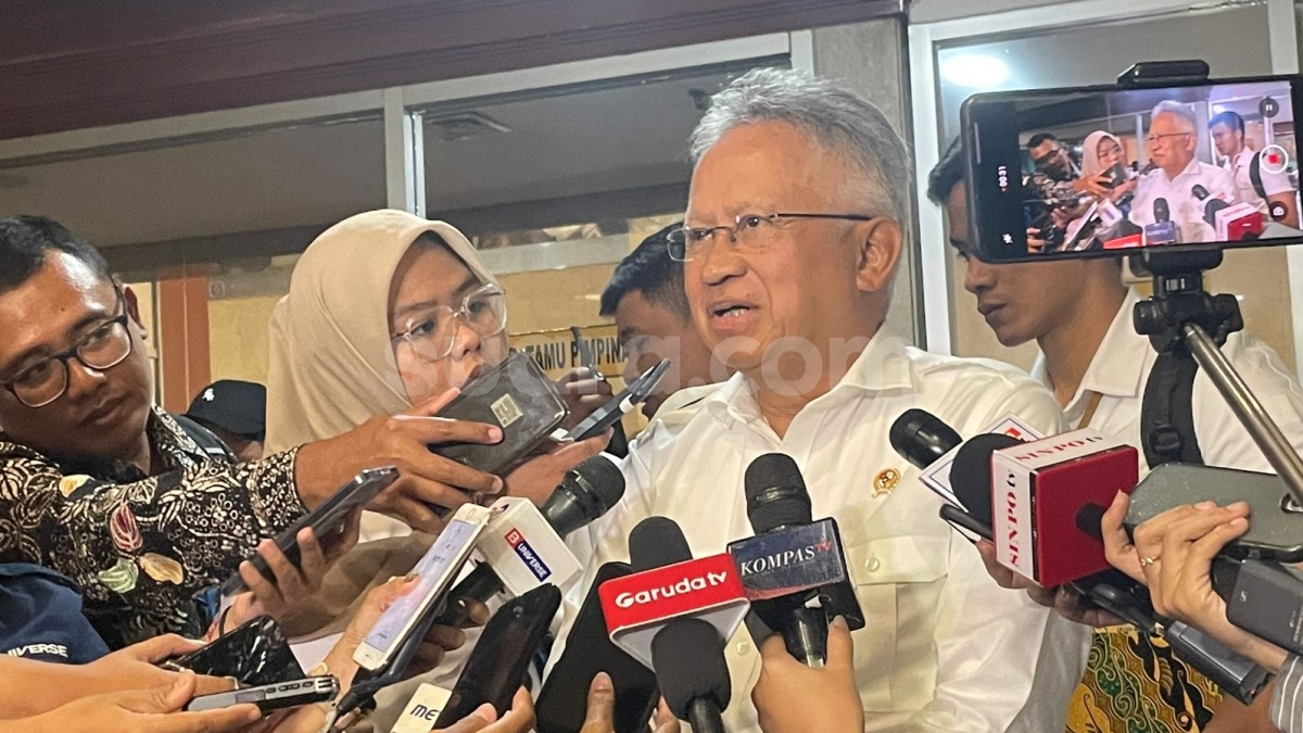 Alamak! Koleksi Mobil Gak Kaleng-kaleng, Kekayaan Menteri Satryo yang Didemo ASN Tembus Rp46 Miliar