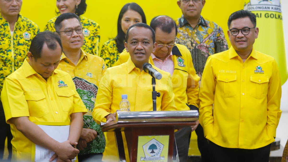 Resmi Terima SK Kepengurusan Golkar, Bahlil Pastikan Tak Ada Nama Jokowi dan Gibran