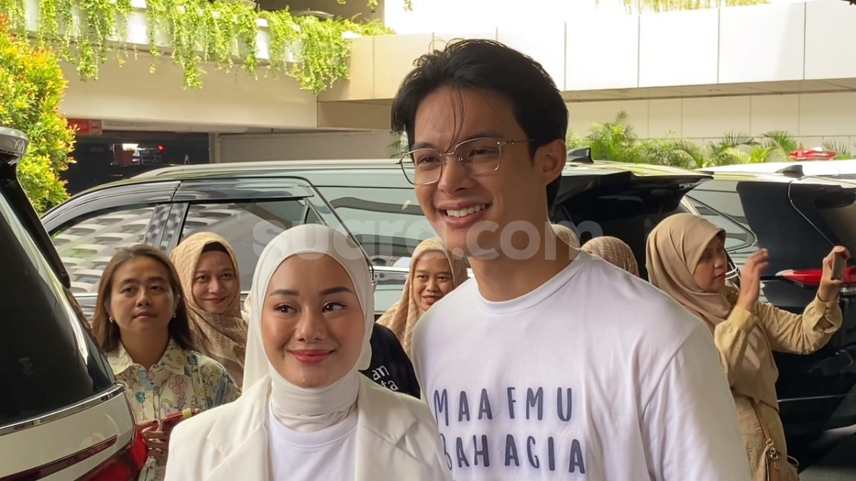 Nikah Muda Tak Selalu Mulus, Rey Mbayang dan Dinda Hauw Ungkap Cara Mereka Bertahan
