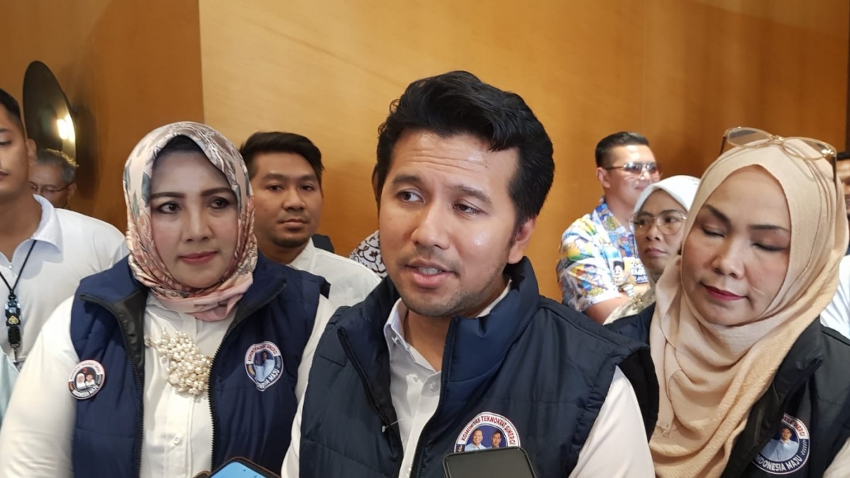 Tak Marah, Emil Dardak Peluk dan Nasihati Terduga Pelaku Pembakaran Grahadi yang Masih di Bawah Umur