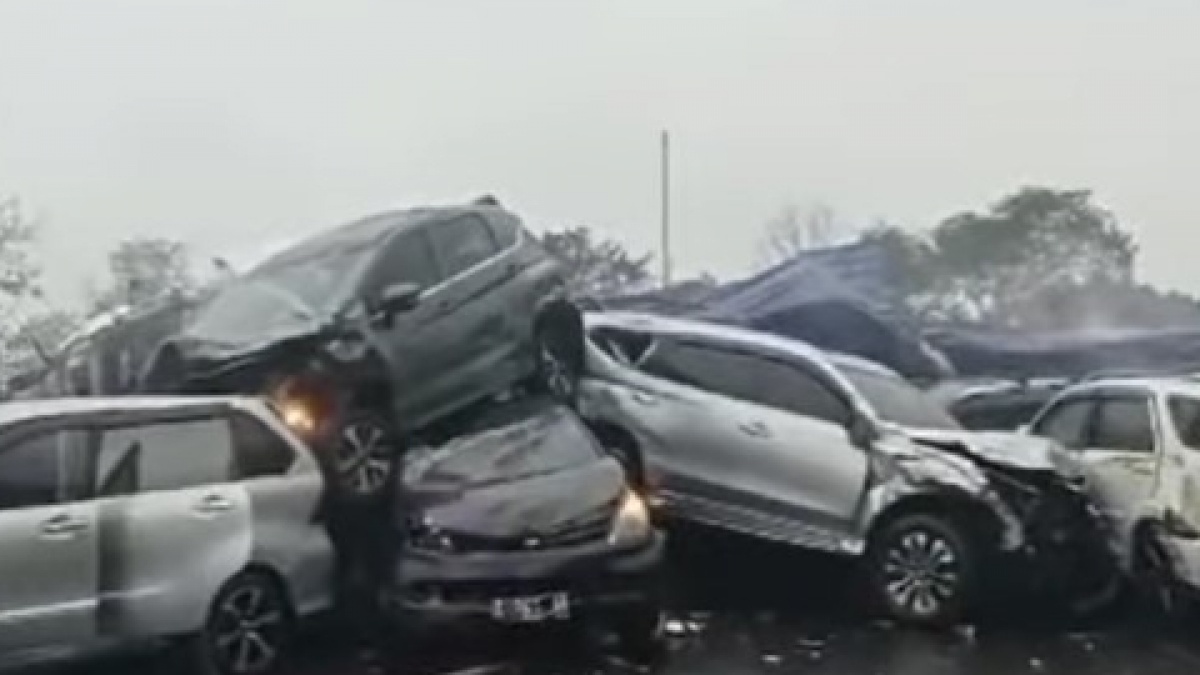 Jasa Marga: Belasan Mobil Terlibat Tabrakan Beruntun di Tol Cipularang